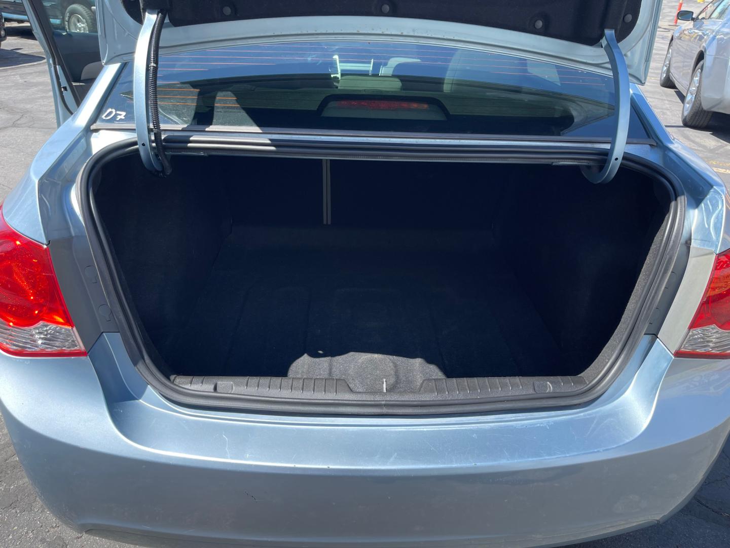 2011 Blue /Tan Chevrolet Cruze LT (1G1PF5S93B7) with an 1.4Liter 4 CYLINDER engine, AUTOMATIC transmission, located at 801 South State Street, Salt Lake City, UT, 84111, (801) 328-0098, 40.751953, -111.888206 - 2011 Chevrolet Cruze LT Blue. Gets great gas mileage with a 1.4 Liter 4 cylinder engine. Must come see it is a clean title with no reported accidents on the CarFax. * All advertised prices are just dollars above cost to make room for new inventory these are our cash prices plus taxes, licensing an - Photo#20
